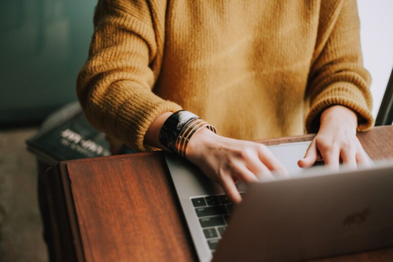 Wedding Blogs & Directories: Still Relevant for Photographers in 2025?